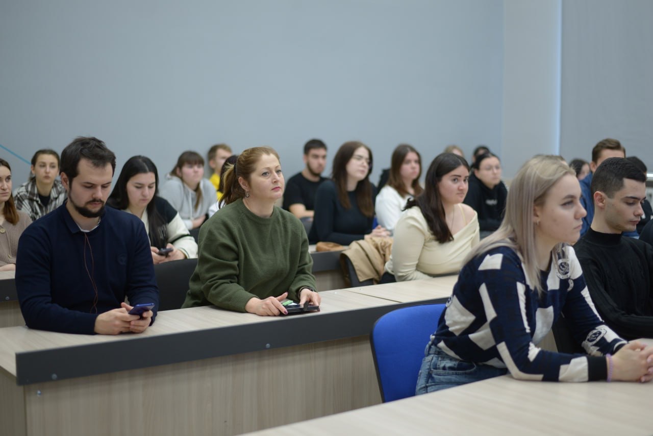 СТУДЕНТЫ АГПУ СТАЛИ УЧАСТНИКАМИ КРУГЛОГО СТОЛА «СОЗДАЙ СВОЁ БУДУЩЕЕ»